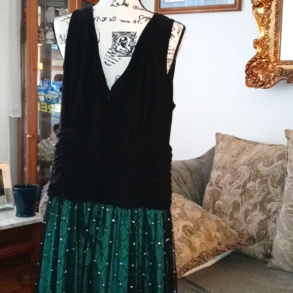 Elizabeth Howard dress